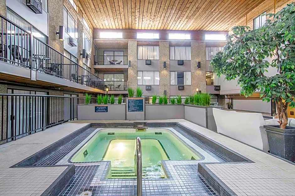 Sandman Hotel & Suites Kelowna