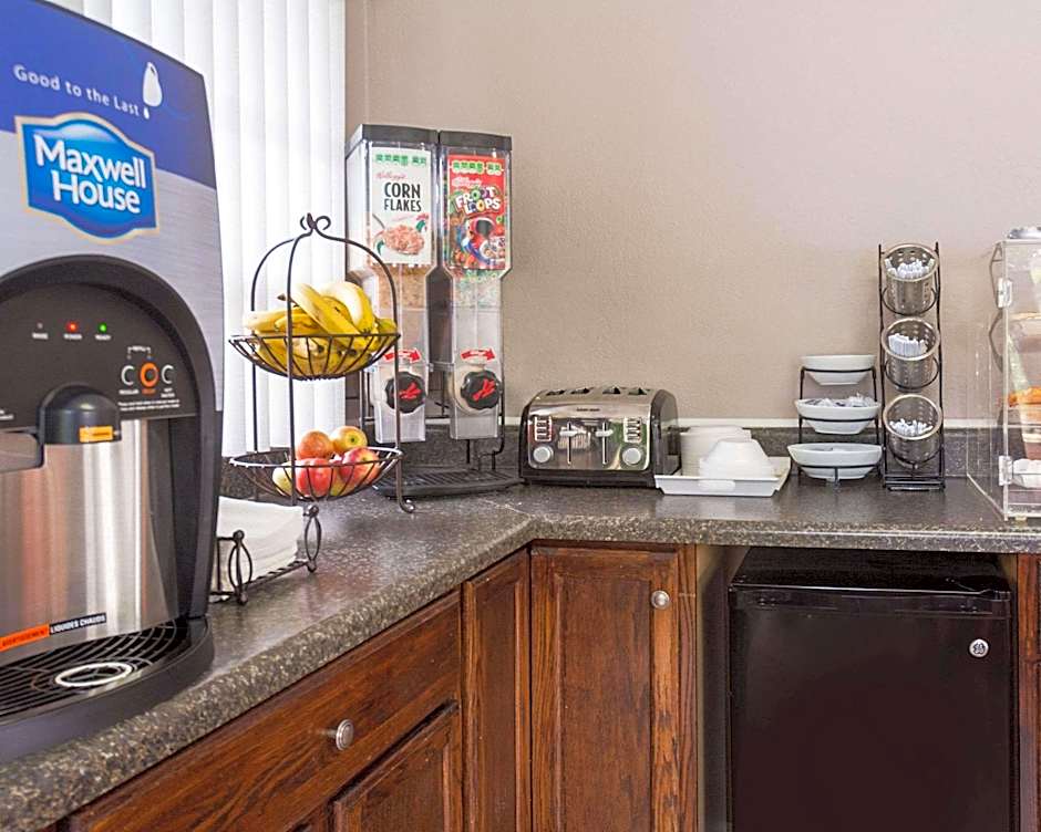 Rodeway Inn & Suites