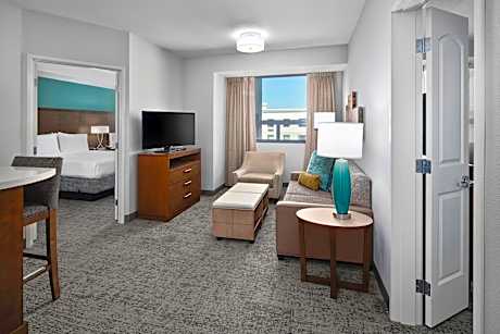 1 King Bed 2 Double Beds 2 Bedroom Suite