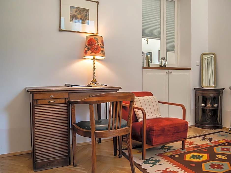 Crystal Suites Old Town