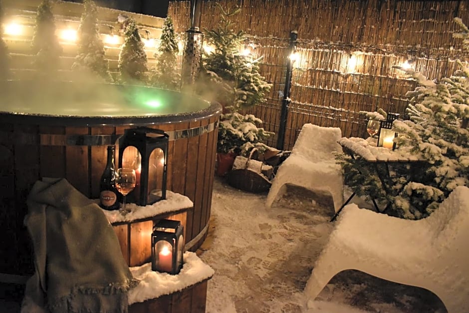 DOMKI LAURA sauna & gorąca balia