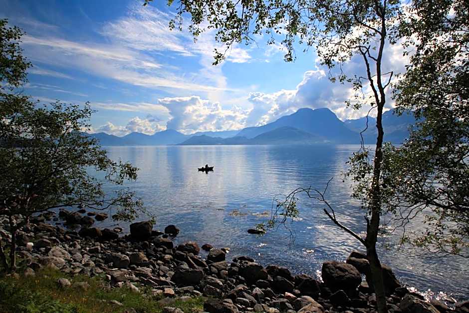 Sunde Fjord Hotel, free and easy parking