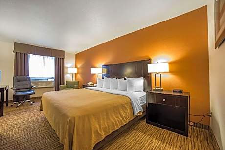 King Room with Microwave Refrigerator - Accessible/Non-Smoking
