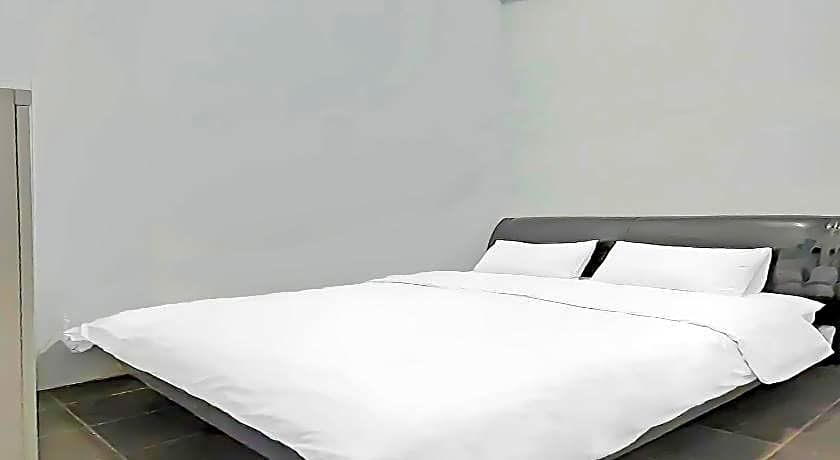 SPOT ON 92236 Kediri Family Homestay