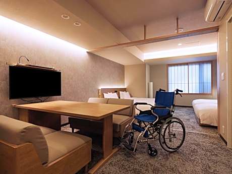 Accessible One-Bedroom Apartment (4 Single-Beds)
