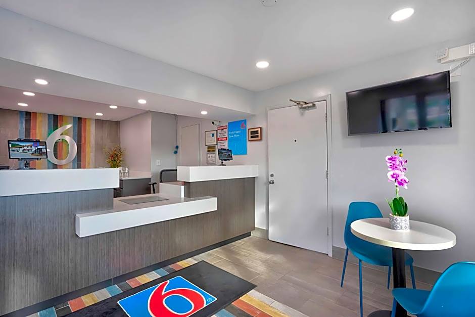 Motel 6-Lumberton, NC