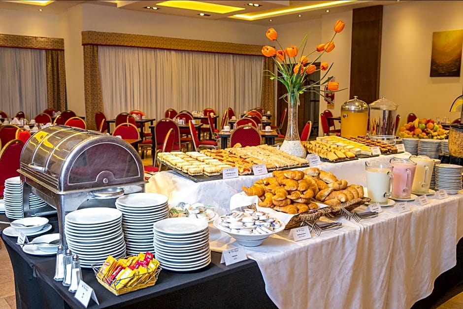 Huinid Pioneros Hotel