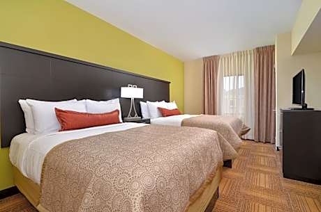 Queen Suite with Two Queen Beds and Mobility Accessible Bathtub - Non-Smoking