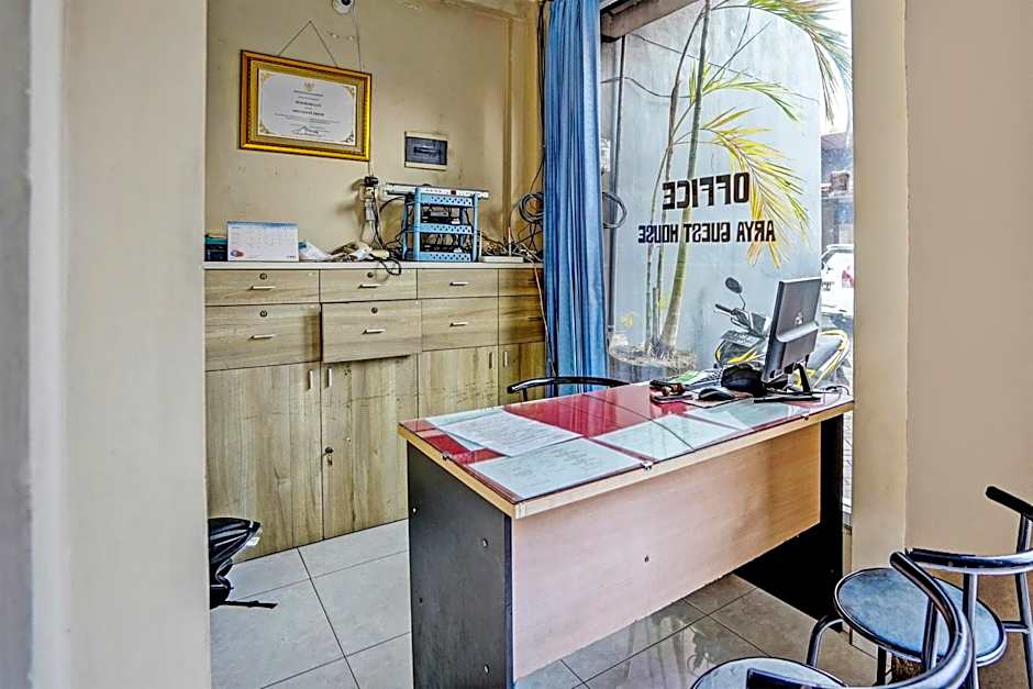 OYO Life 92190 Arya Guest House