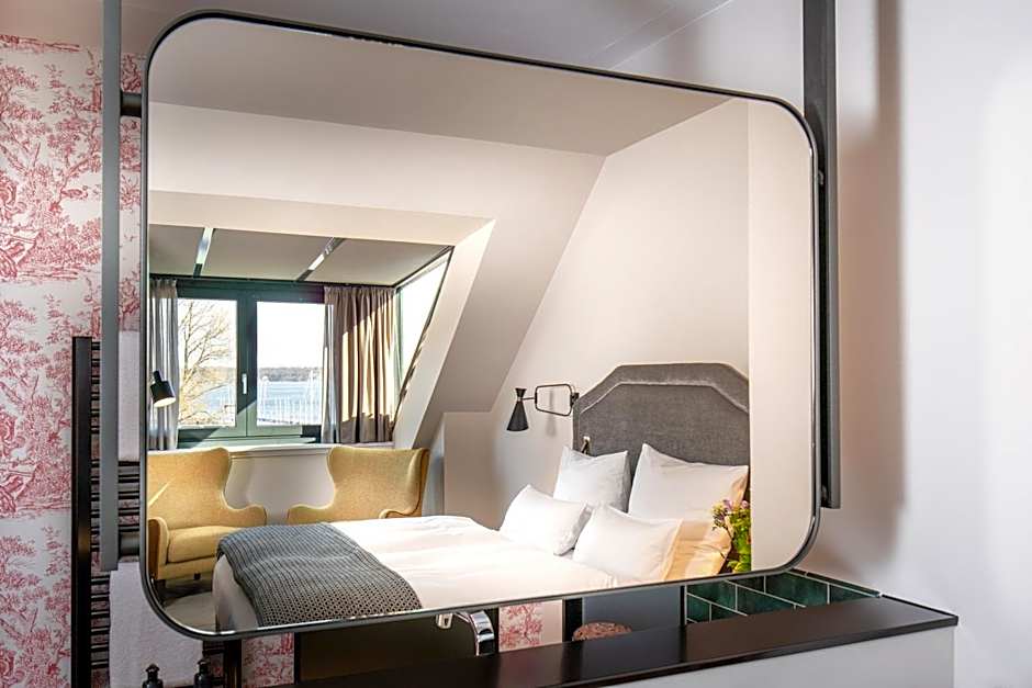 Zdjęcie 1 z 4 — Upper Class Upside