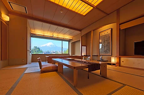 2nd-3rd Floor Mount Fuji View Japanese Style Room with 12 Tatami, Bath and Sofa