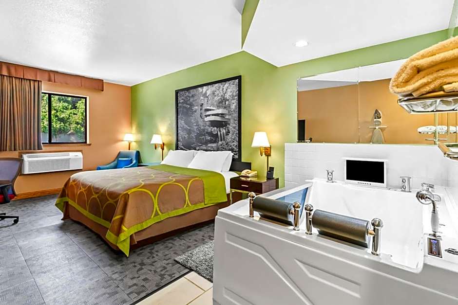 Super 8 by Wyndham Uniontown PA