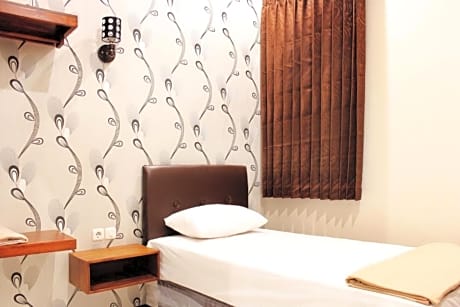 Single Room with Shared Bathroom