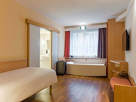 Standard Twin Room with Two Twin Beds - Accessible