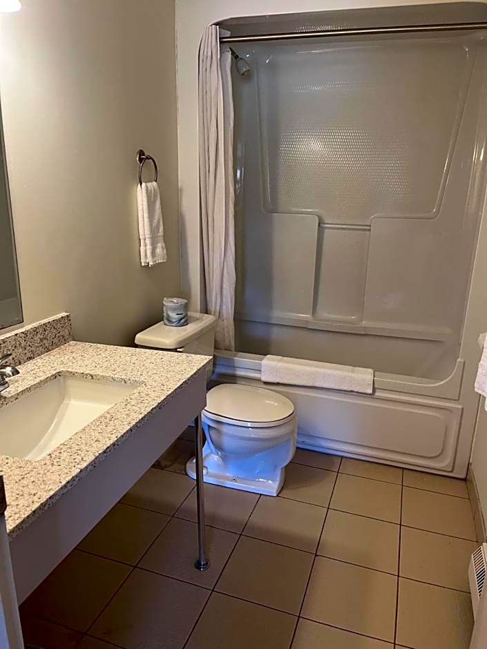 Travelodge by Wyndham Amherst