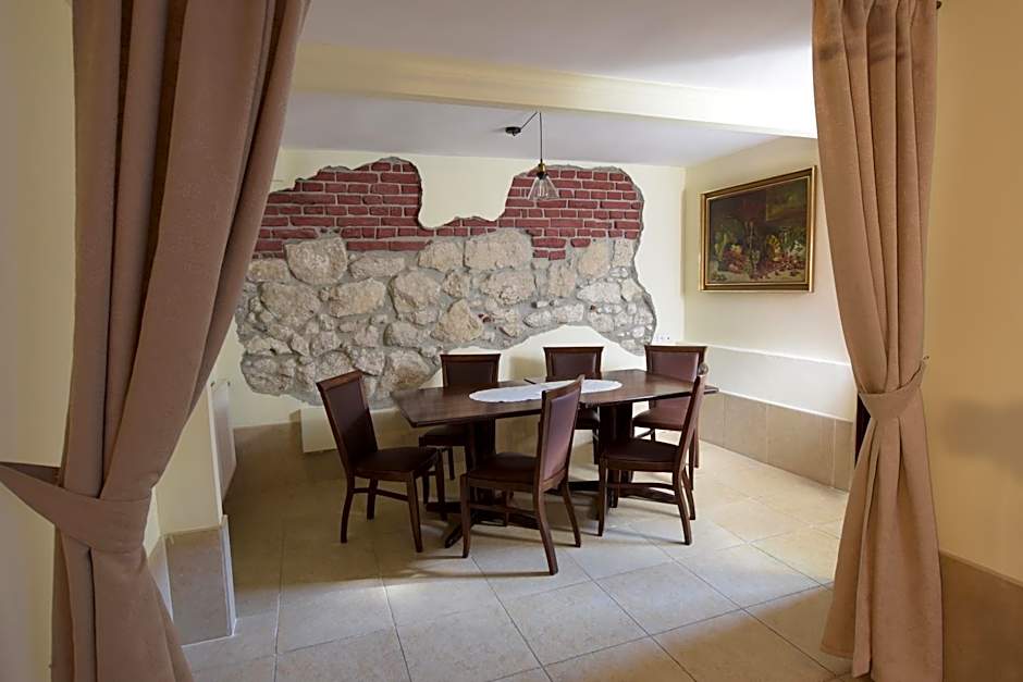 Dworek Złoty Róg Hotel i Restauracja