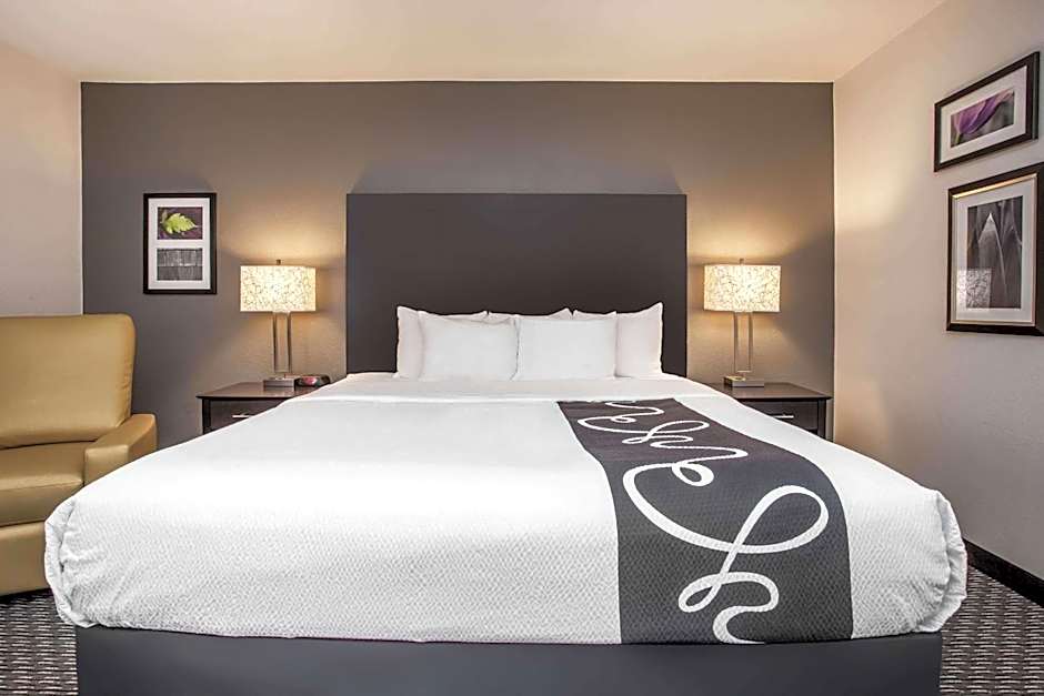 La Quinta Inn & Suites by Wyndham Oshkosh