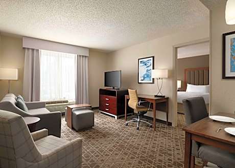 Non-Smoking One Bedroom Double Queen Suite