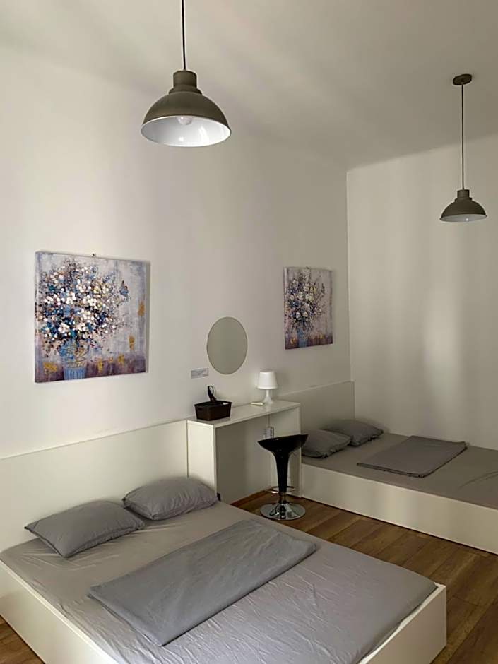 Lovecroatia Zagreb-'Paxnest' HOSTEL, No party! Cozy and quiet! Separated Men and women's Dormitory and Shower room! Indoor shoes provided! Lower beds with curtains for privacy! Maximum 4-5 beds per room! Fully prepared bed sheets! Have Laundry shop