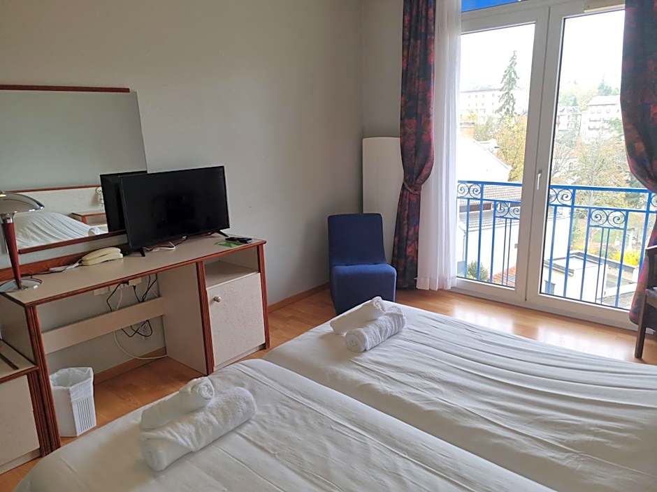 Photo 1 of 2 of Double Room