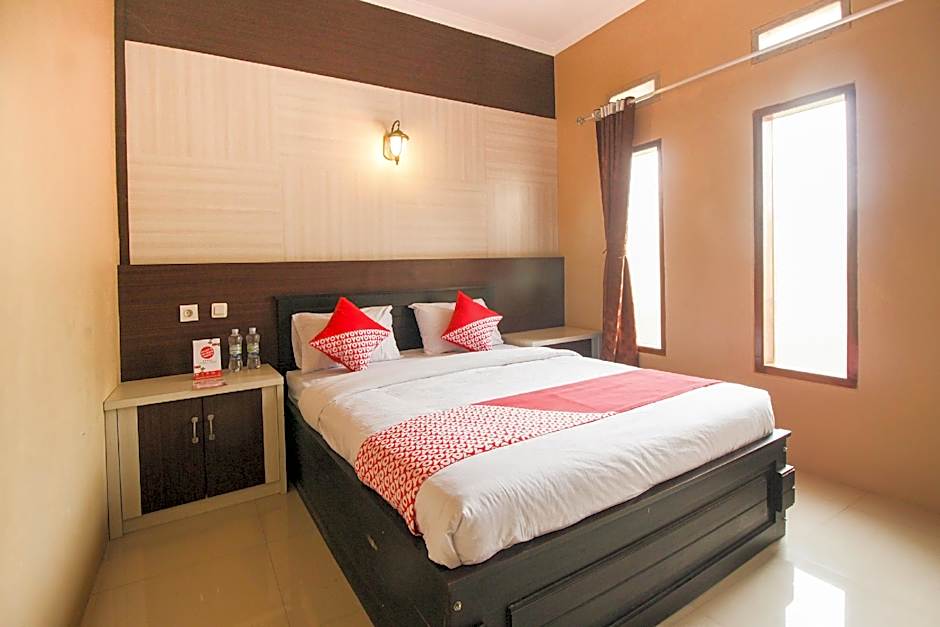 OYO 820 Abad Baru Hotel