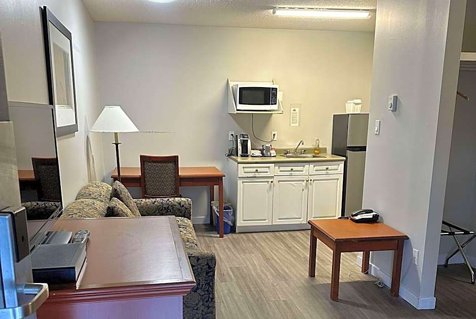 Travelodge by Wyndham Langley City