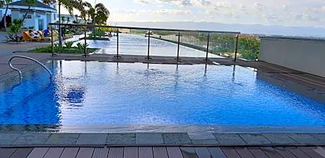 Mactan Newtown Condo with Garden and Ocean View 8NEWTOWN BLVD