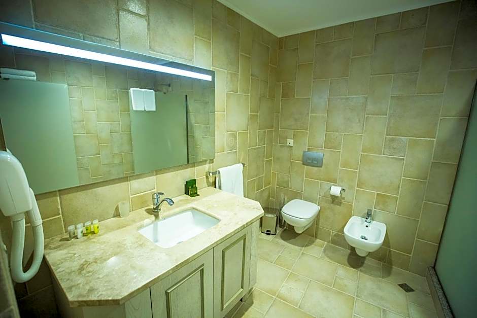 Colosseum Marina Hotel