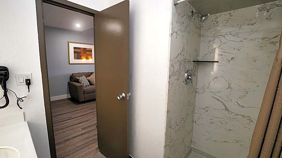 SeaSide Inn & Suites