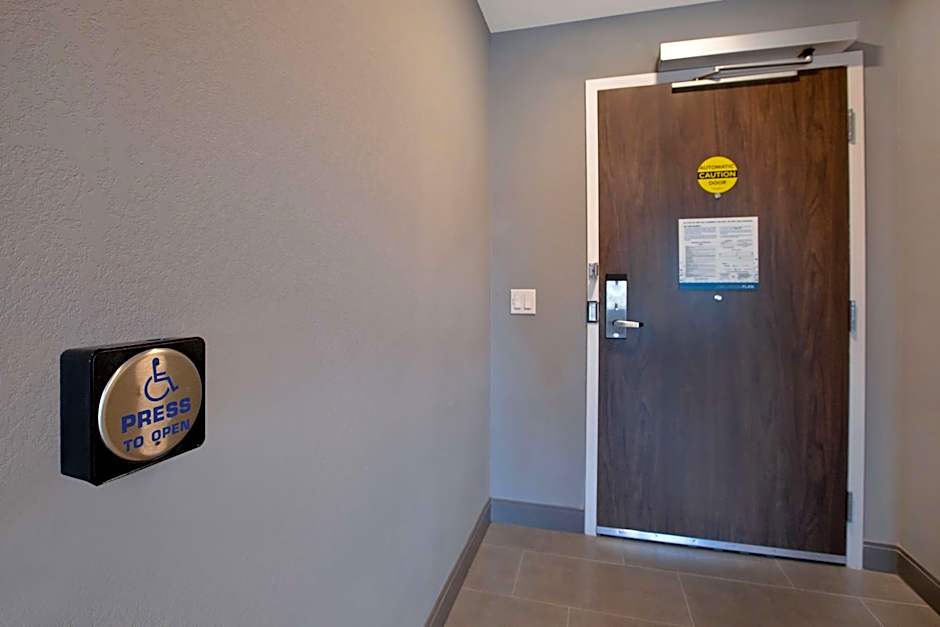 Hampton Inn By Hilton & Suites Ottawa West, Ontario, Canada