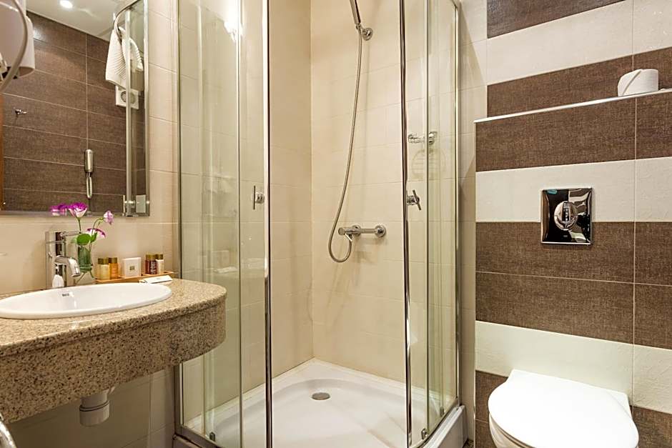 City Avenue Hotel by HMG