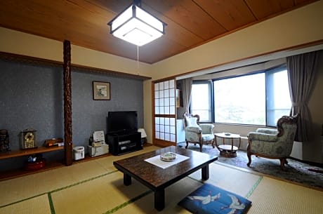 Japanese-Style Room with Lake View - Non-Smoking in Crystal