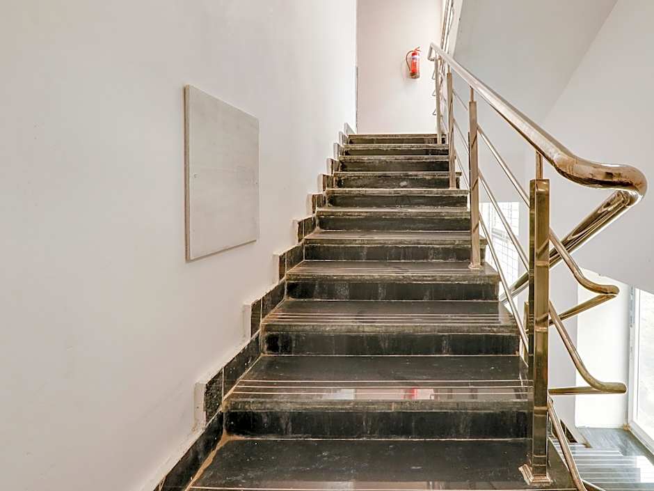 Super Collection O White Ridge Kamineni – Hyderabad, 