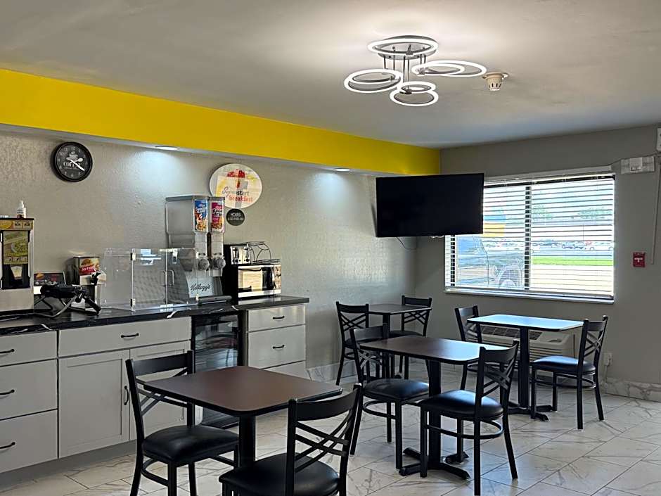 Super 8 by Wyndham Evansville East