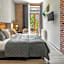 Art & Garden Residence