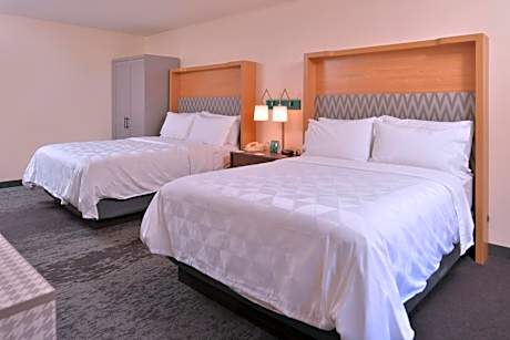 2 Queen Beds Standard