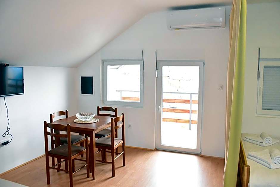 OSTROG Aparthotel KOLIBA-VLASTNIŠTVO MANASTIRA OSTROG