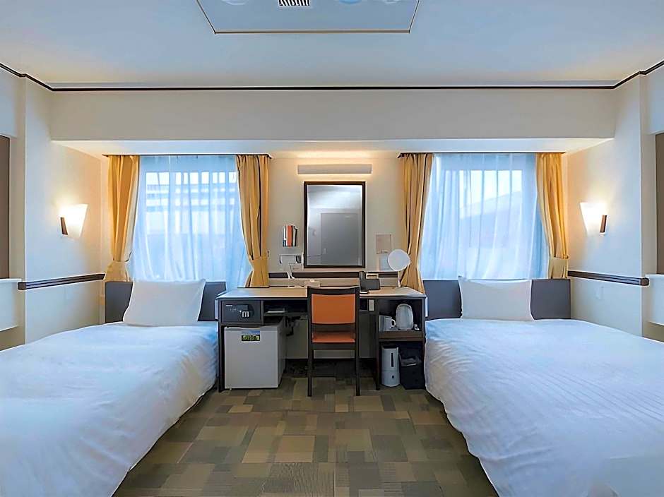 Toyoko Inn Shin-osaka Higashi-mikuni Ekimae