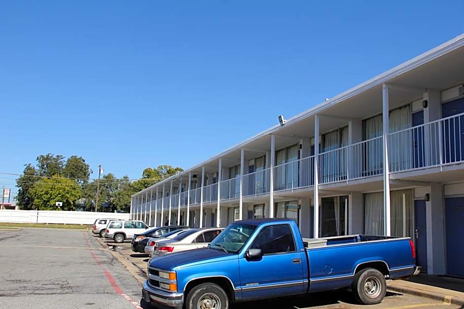 LoneStar Inn and Suite