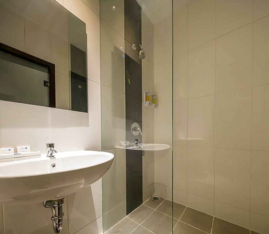 Hotel 88 ITC Fatmawati Jakarta