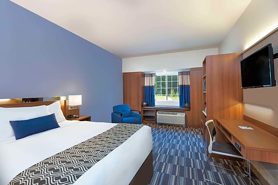 Photo 1 of 1 of 1 Queen Bed, Mobility Accessible, Grab Bars, Bathtub, Nonsmoking