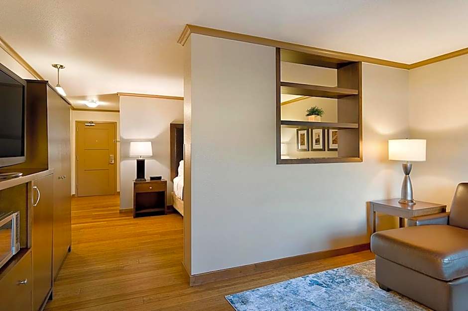 ClubHouse Hotel and Suites Pierre