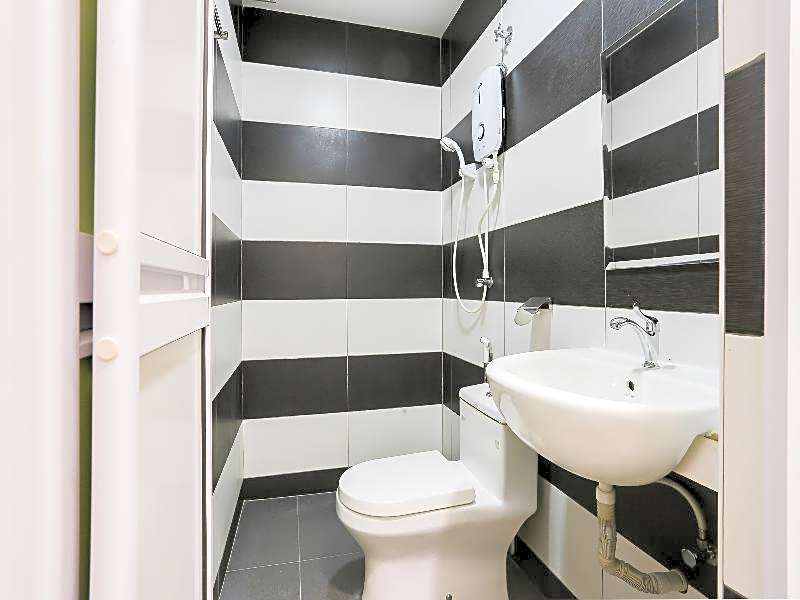 Super OYO 89495 Rich Hotel