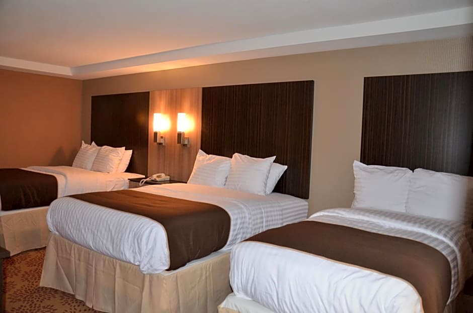 Aashram Hotel by Niagara River