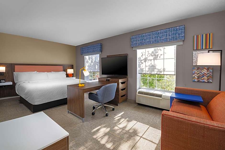 Hampton Inn By Hilton & Suites Williamsburg Square