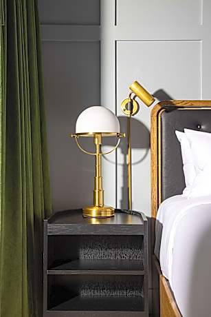 1 King Bed Hearing Access