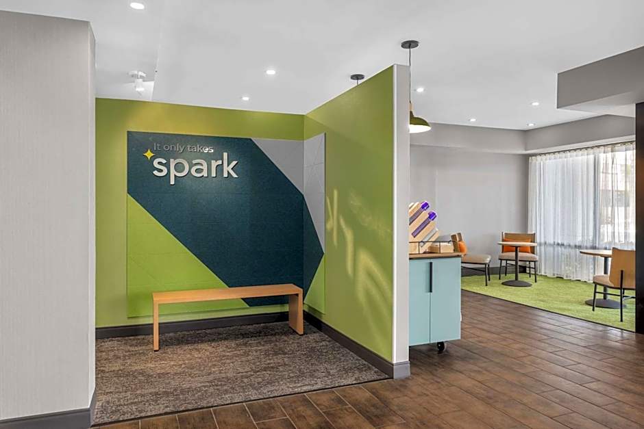 Spark by Hilton Bakersfield Central