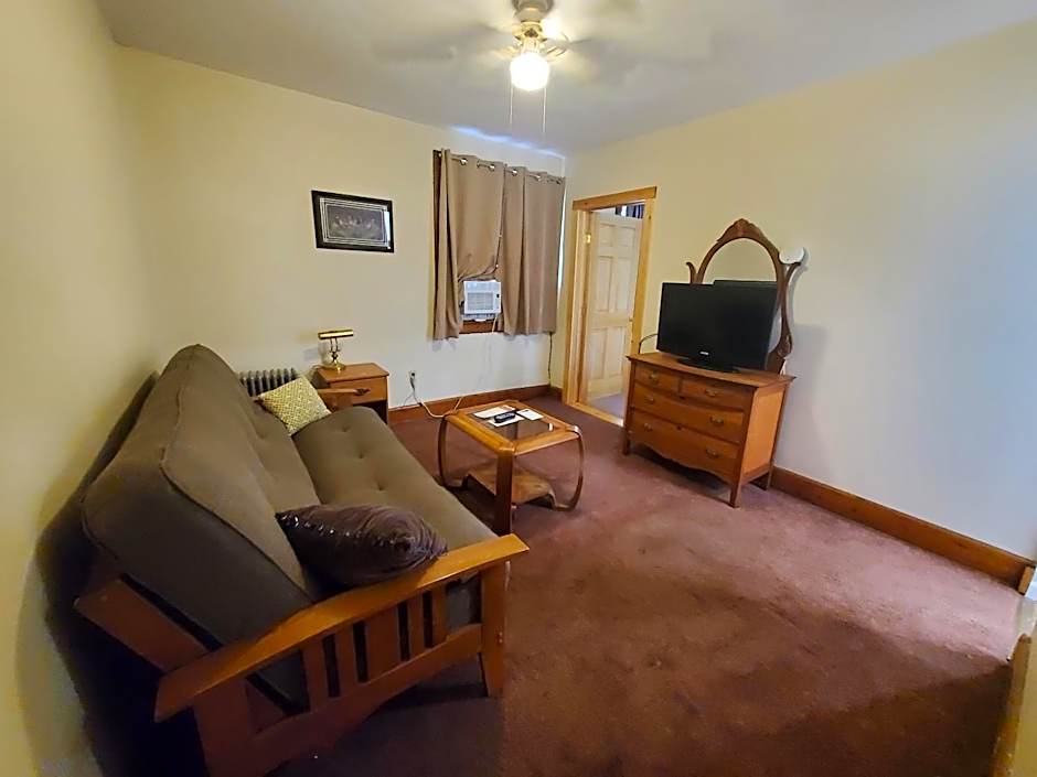 Lakewood Lodge & Restaurant