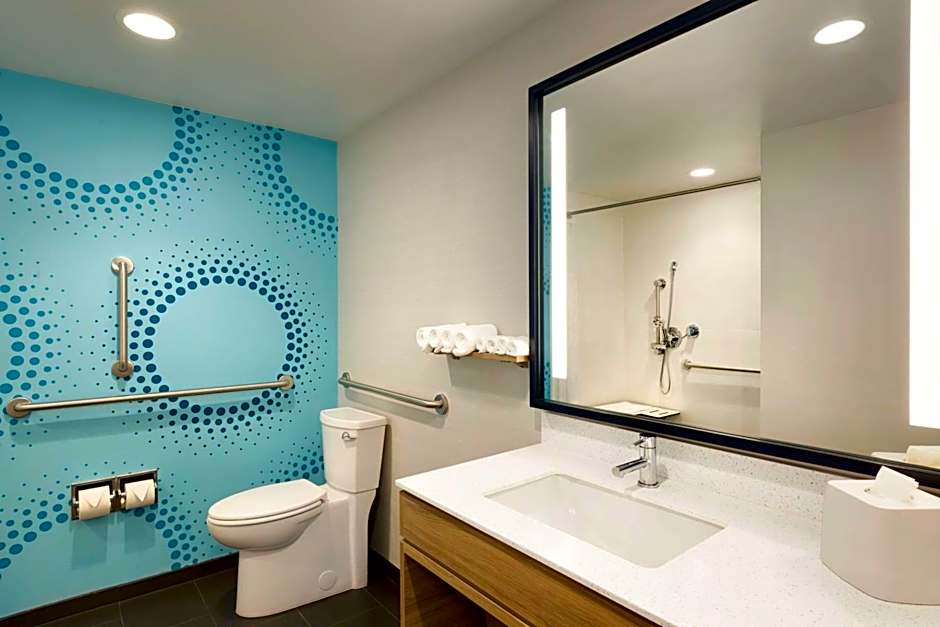 Tru by Hilton Lancaster East PA