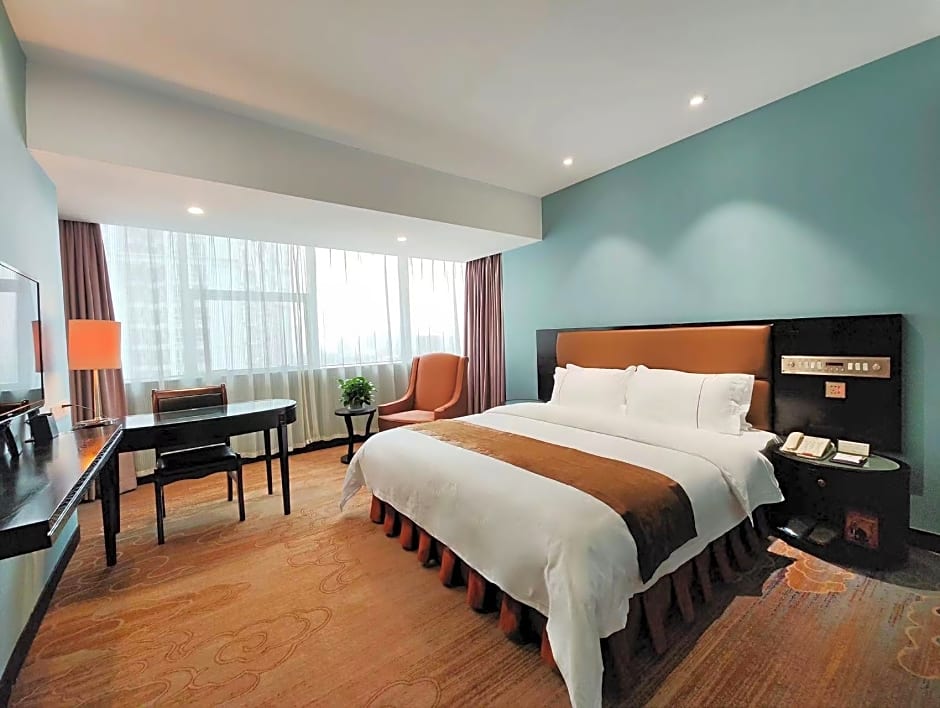 Photo 1 of 2 of Executive Suite